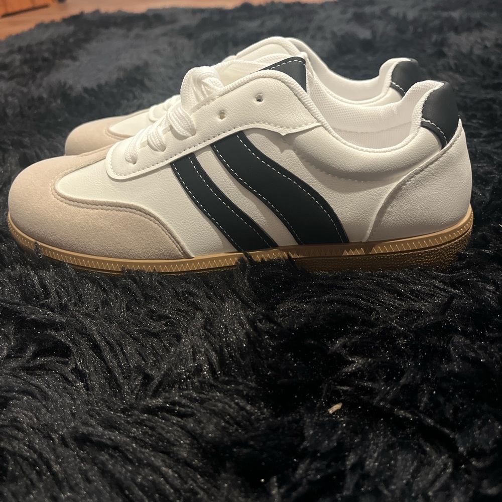 Women White and Black Sneakers - Picture 2 of 4